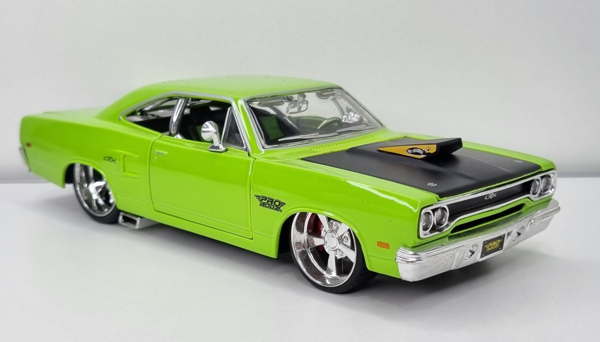 MAISTO - Pro Rodz - 1970 Plymouth GTX - Escala 1/24 - M