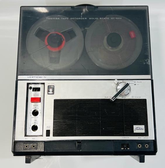TOSHIBA - Tape Recorder modelo GT-601V Vertical 5. Prec