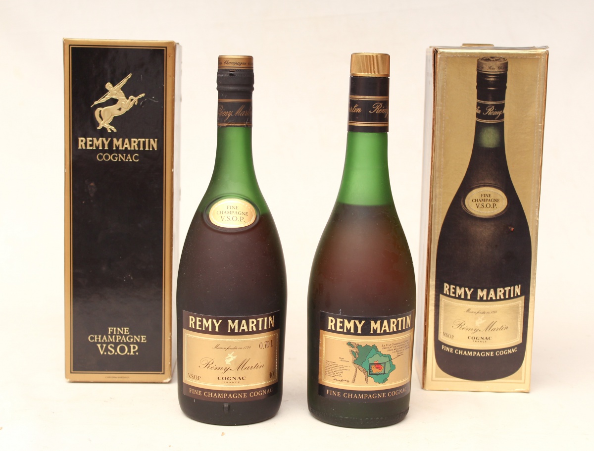 BEBIDA Remy Martin Cognac, duas garrasfas lacradas.