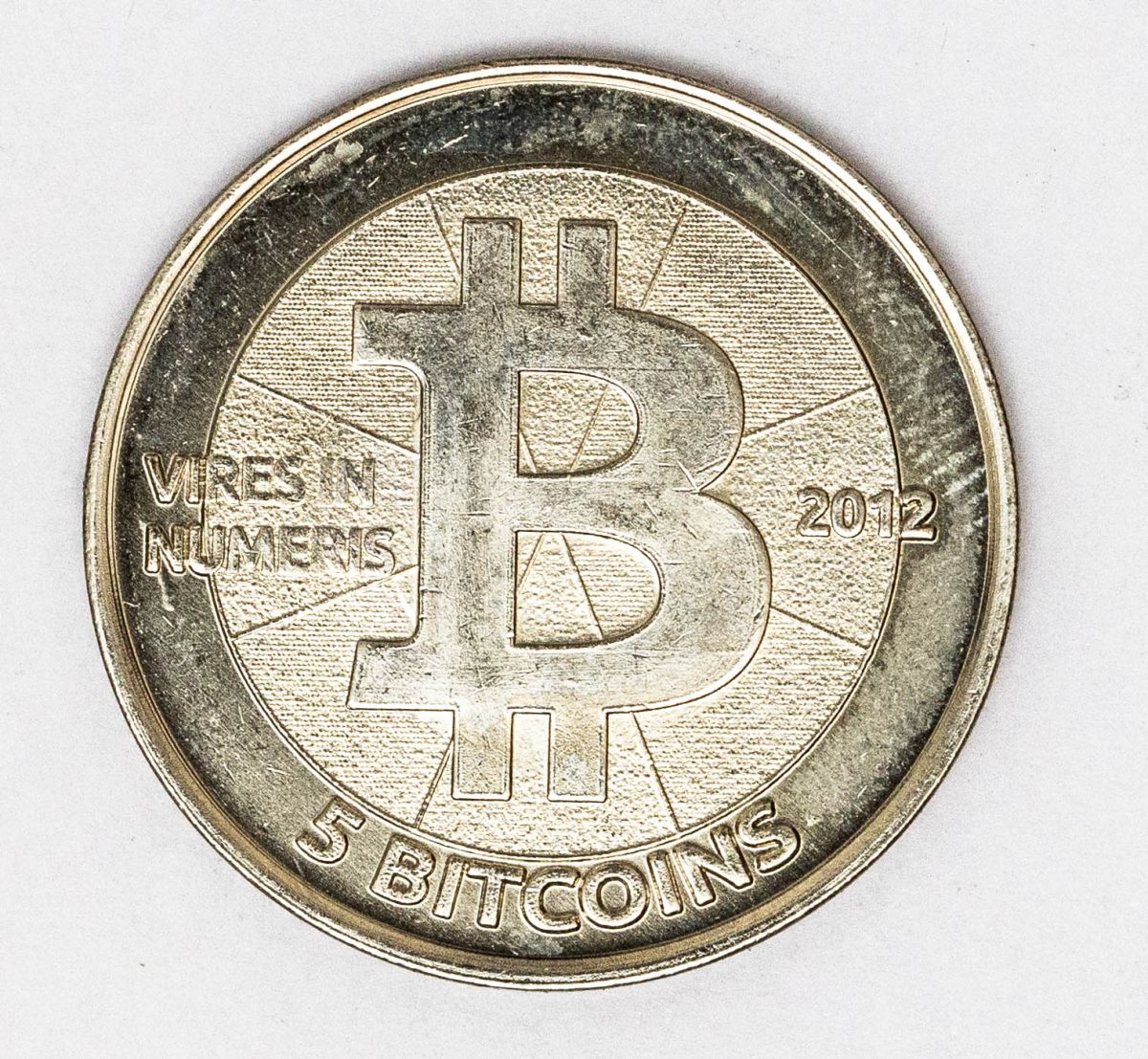 Numismática. 2012. 5 bitcoins fantasia. 29mm