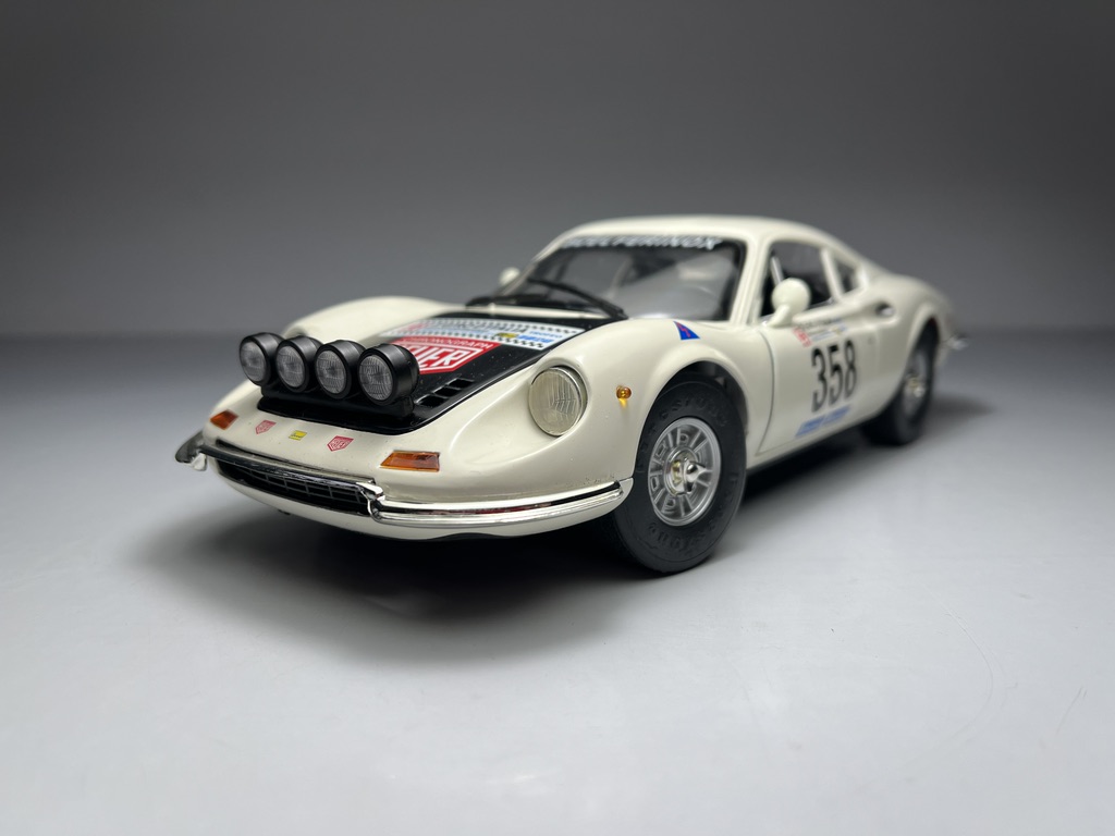 Miniature Anson Ferrari Dino 246GT – 1/18 Modèle De Collection Occasion