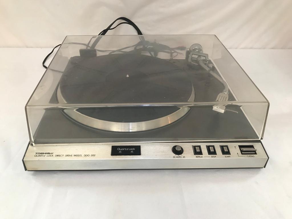 Toca Vinil Toshiba Model DDQ 202 - Quartz Lock Direct