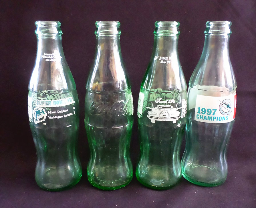 COCA COLA 1, quatro garrafas em vidro verde colecionáve