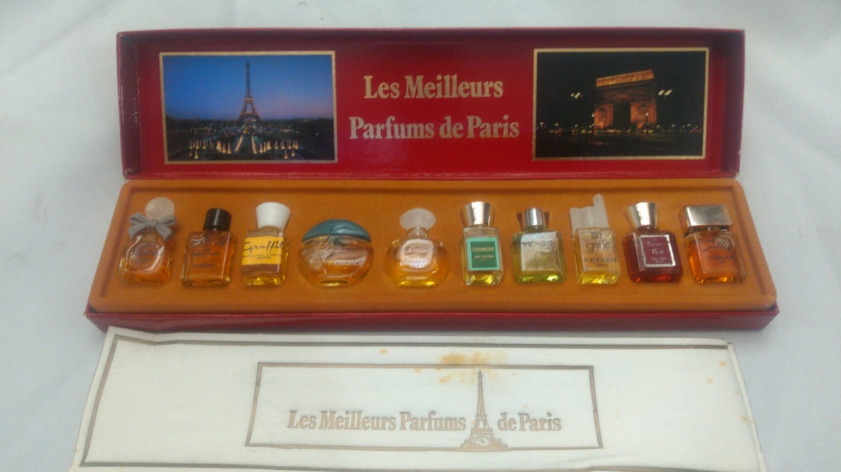 Les Meilleurs Parfums de Paris （一本なし。） LES MEILLEURS PARFUMS DE PARIS