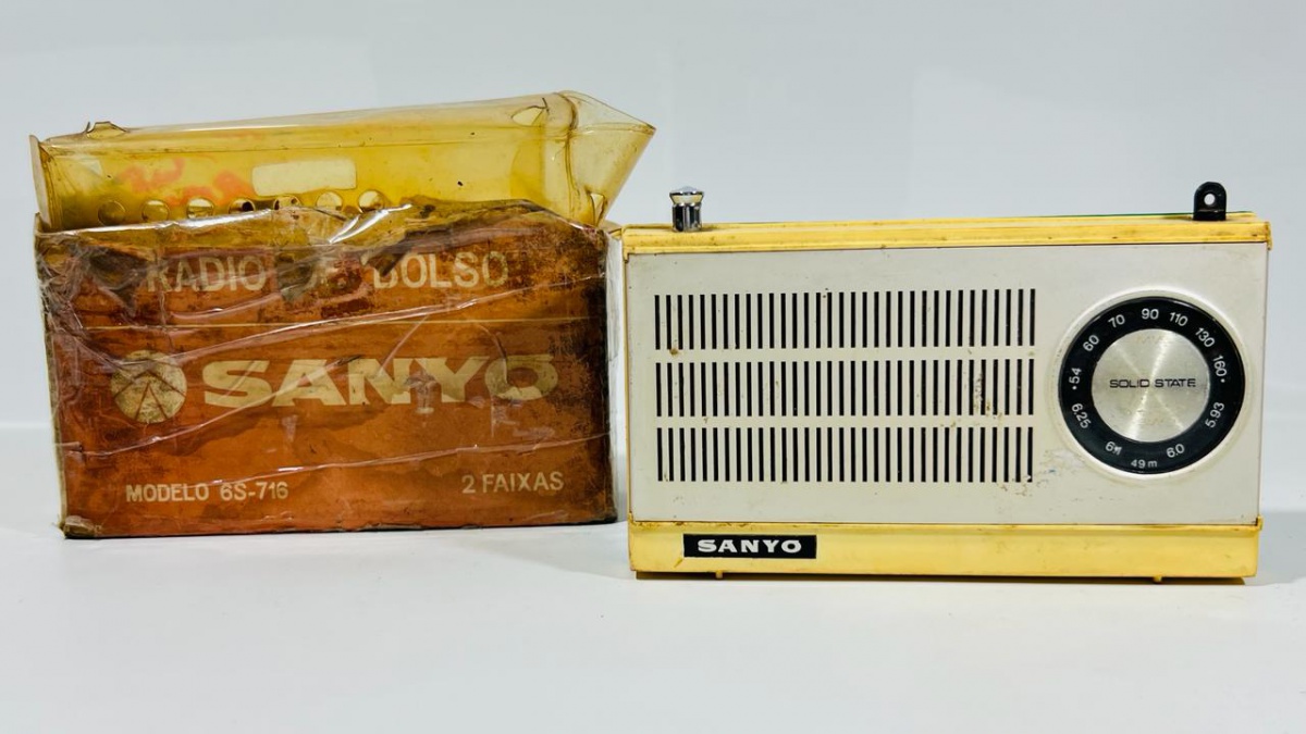 SANYO - Rádio a pilha modelo 6S-716 duas faixas, aprese