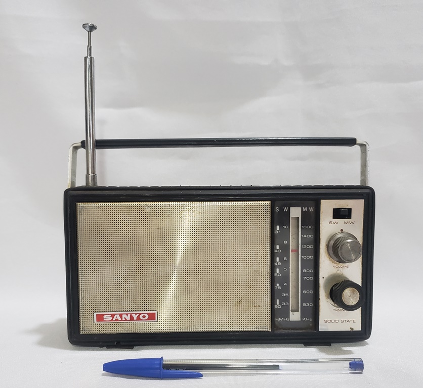 Rádio SANYO 1960's mod. 8S 710N, Duas faixas, modelo pa