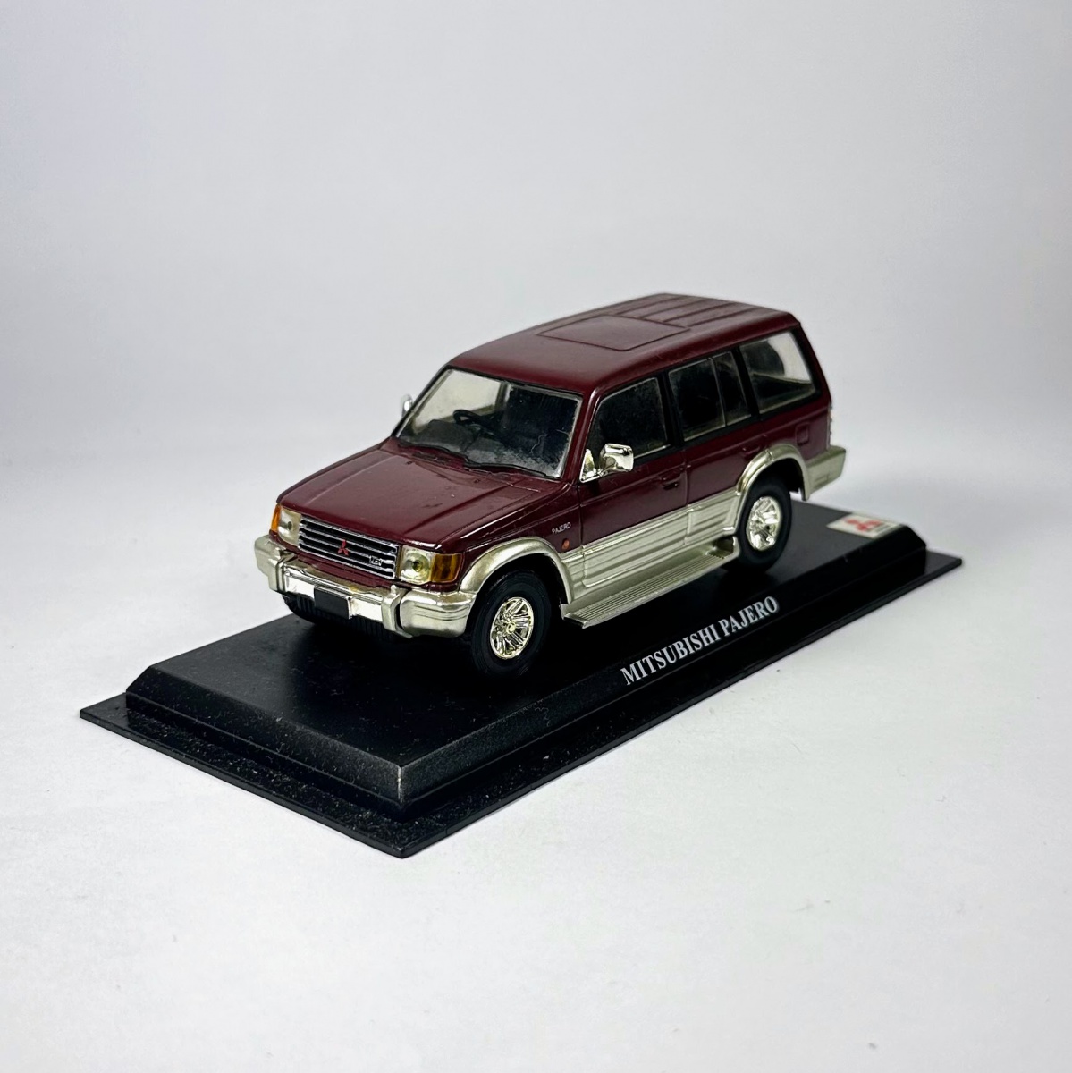 Auto Collection (DelPrado) - Mitsubishi Pajero - Escala
