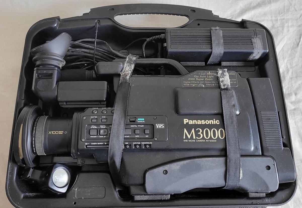 Raridade Antiga filmadora VHS Panasonic modelo M3000 com maleta