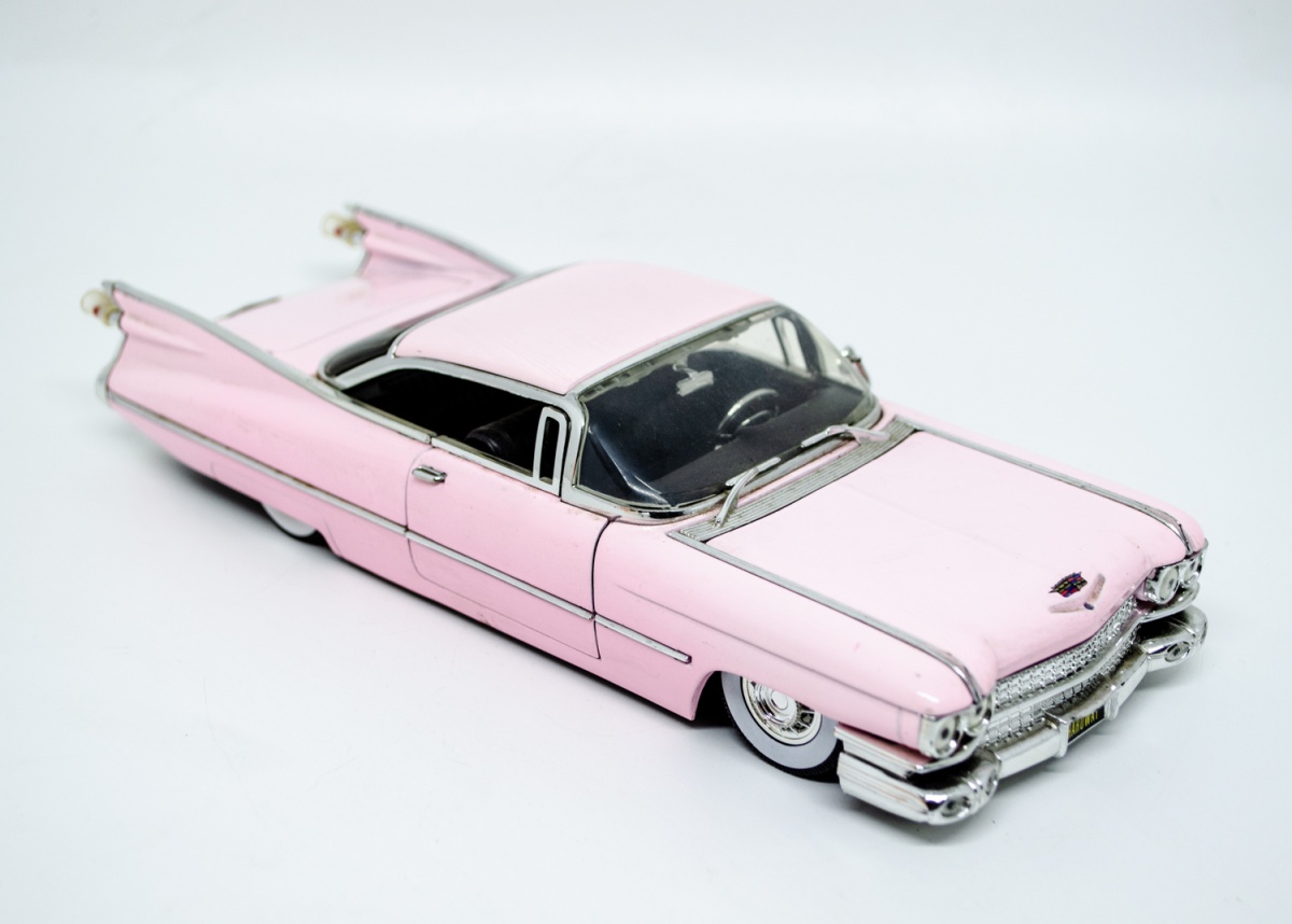 Miniatura Cadillac Deville 1959 escala 1:24 marca JadaT