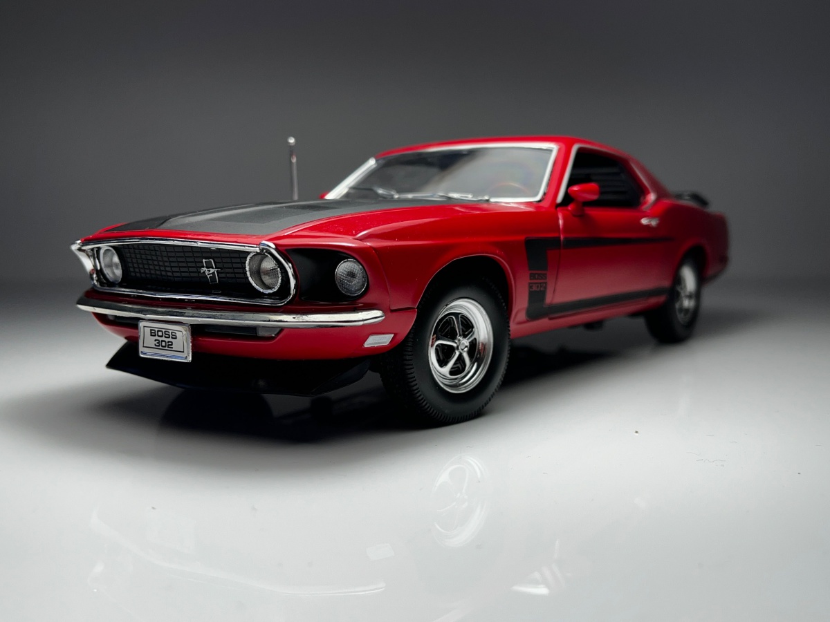 Ford Mustang Boss 302 1969 Vermelho - Welly Escala 1/18