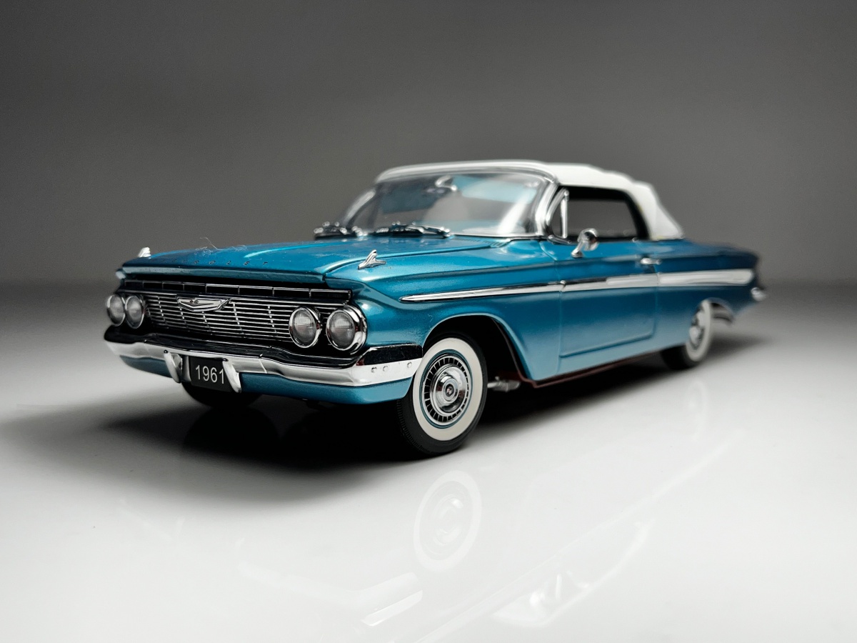 1961 Chevrolet Impala Azul / Branca - West Coast Precis