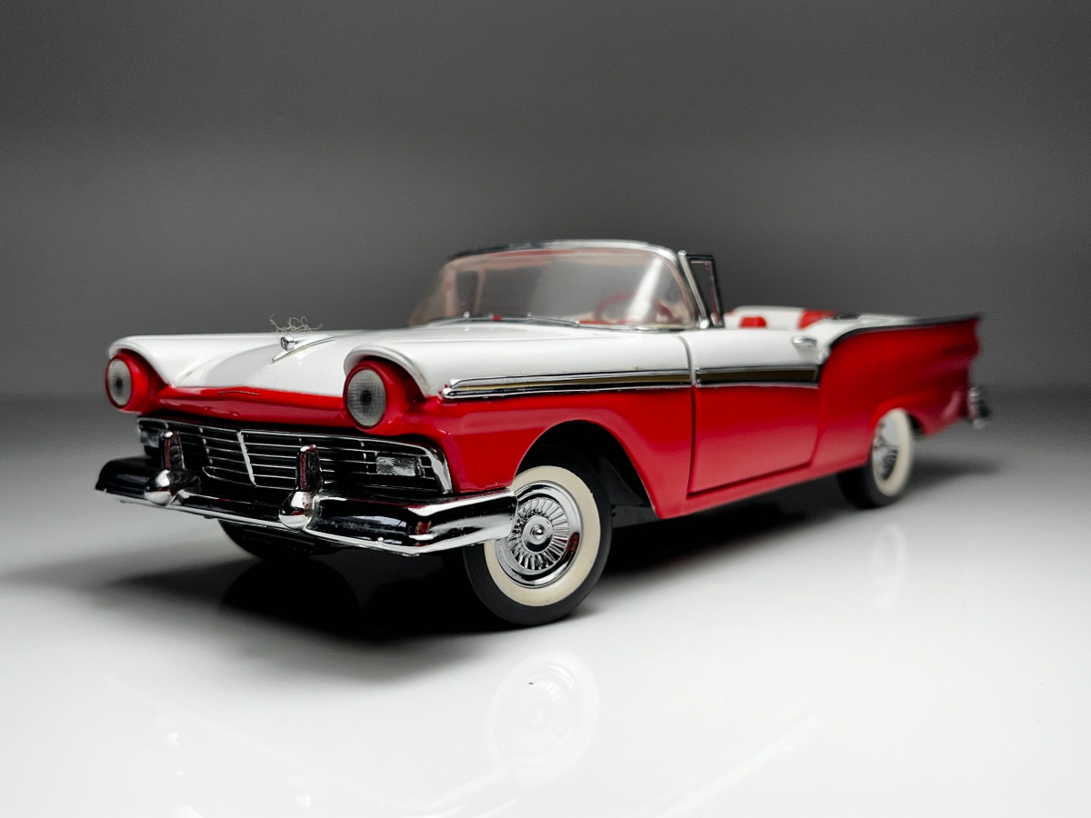 Fairfield Mint 1957 Ford Fairlane 重いです。 21780560.jpg