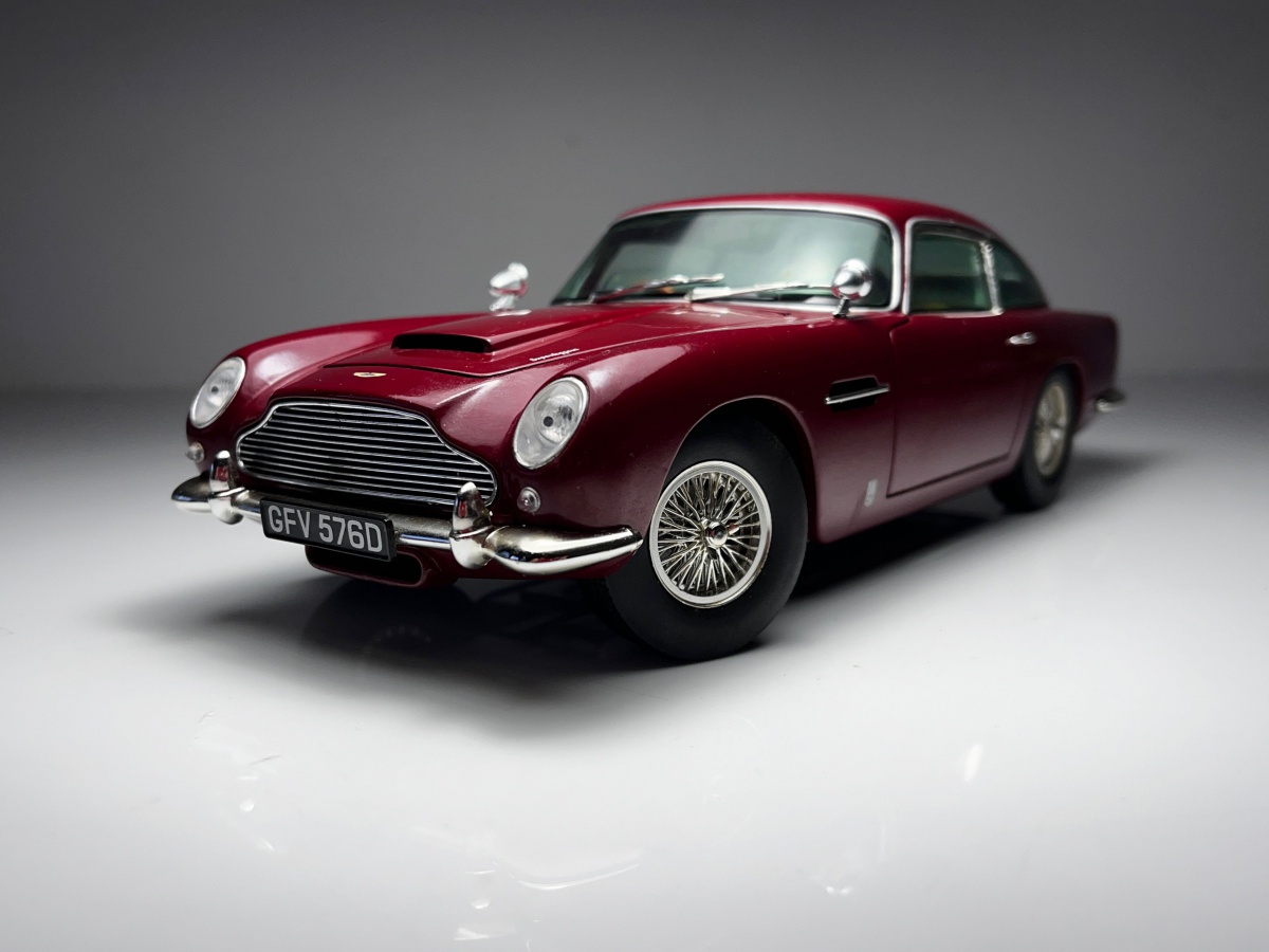SunStar 1963 Aston Martin DB5 1:18 ミニカー Miniatura Aston Martin