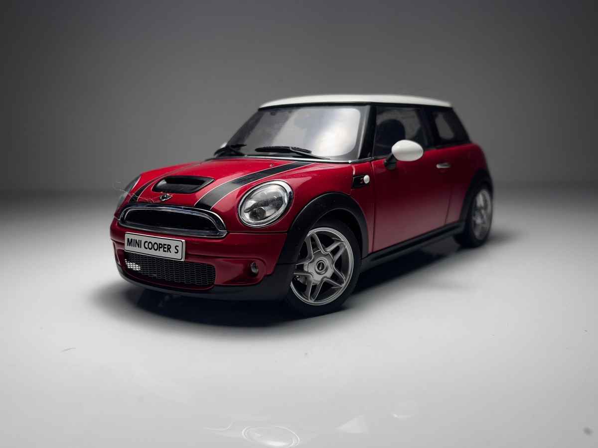 オートアート  MINI COOPER RED AUTOart 1/18 2006 Mini Cooper Vermelha - AutoArt Escala 1/18 miniat