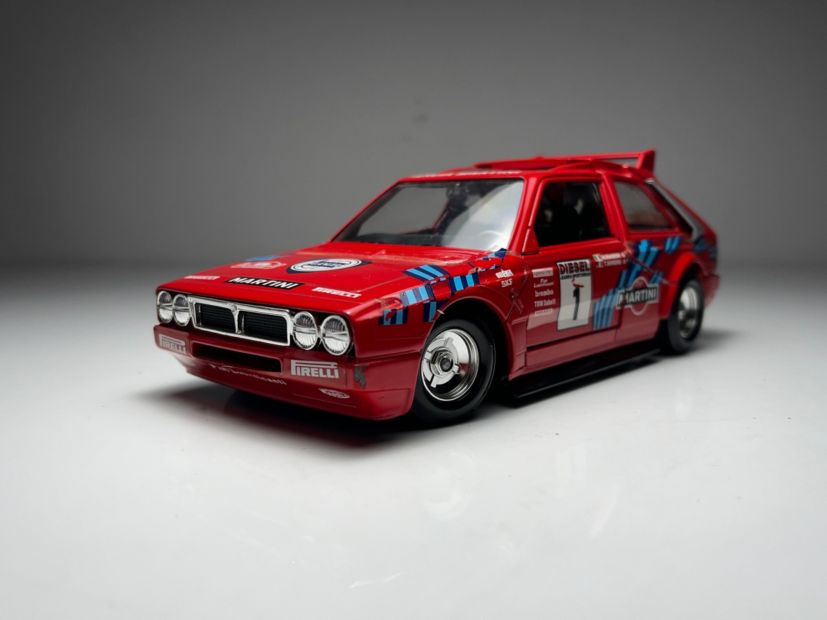 Lancia Delta S4 Vermelha #1 - Burago Escala 1/24 miniat