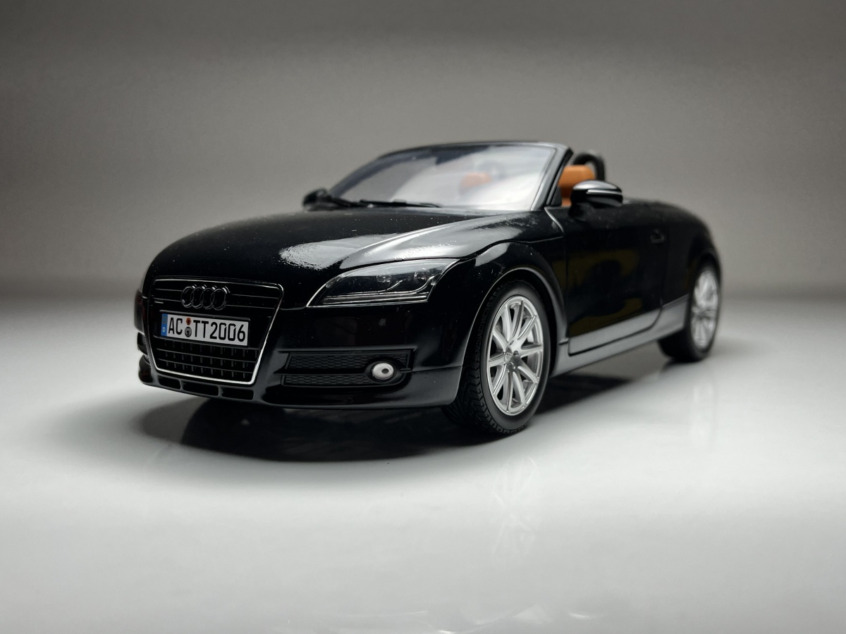 専用 ミニチャンプス AUDI TT ROADSTER 2006 AUTOart 2006 Audi TT Roadster Preto - Minichamps *Possui caixa