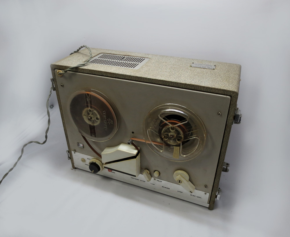 Tape Deck Rolo, marca NEC, made in Japan, funcionando