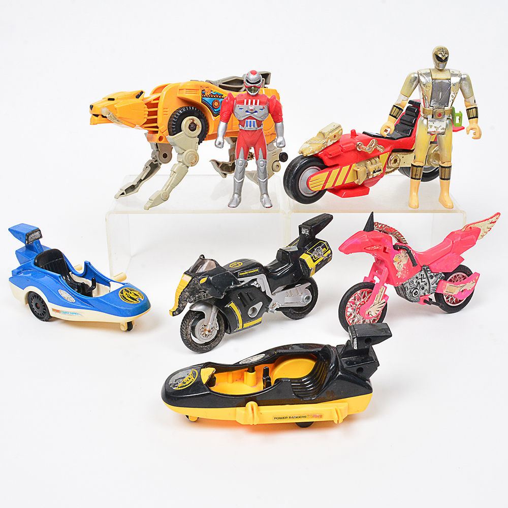BRINQUEDOS, um (1) saco com diversos Power Rangers, tod