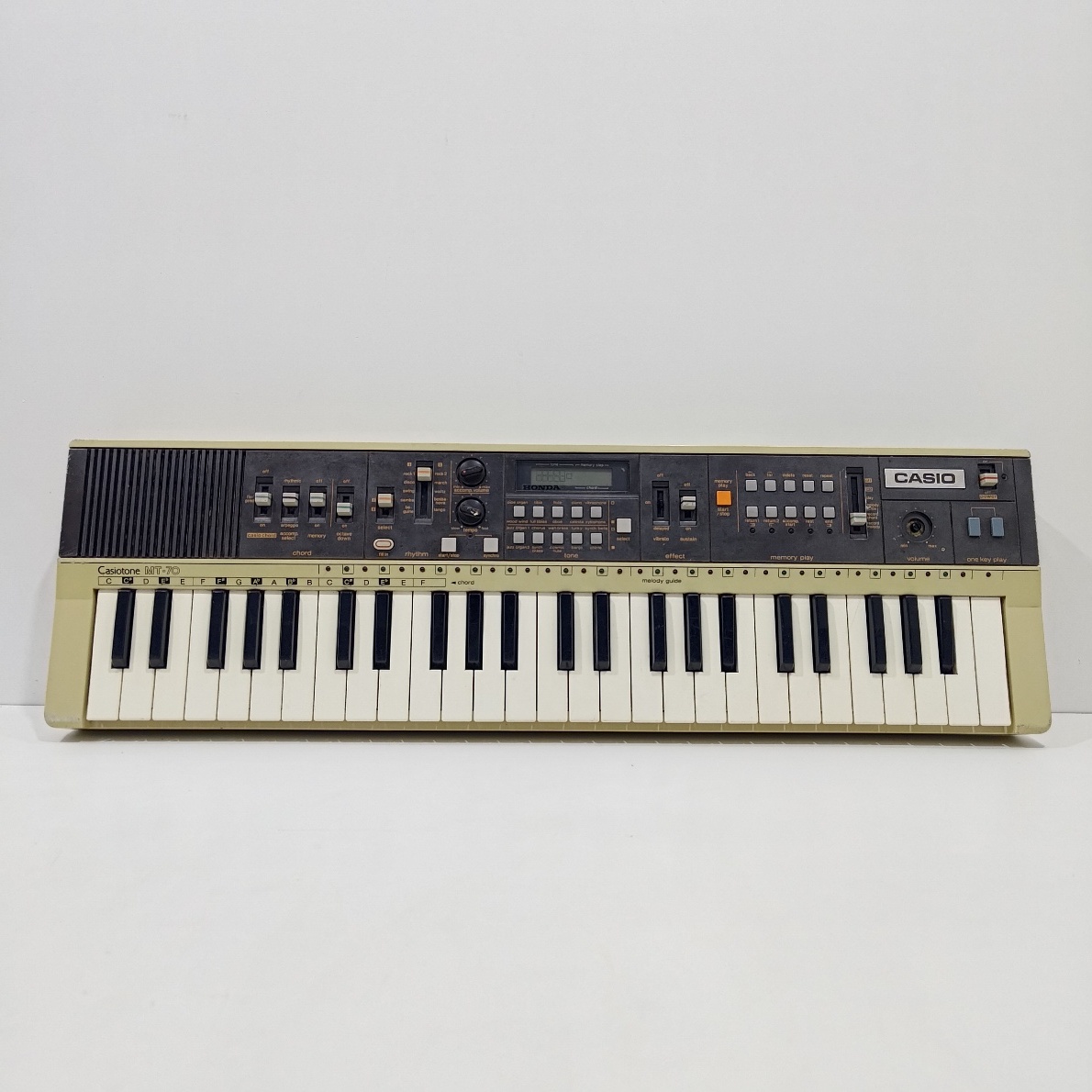 Teclado Musical, Marca Casio, Modelo Casiotone MT-70, s