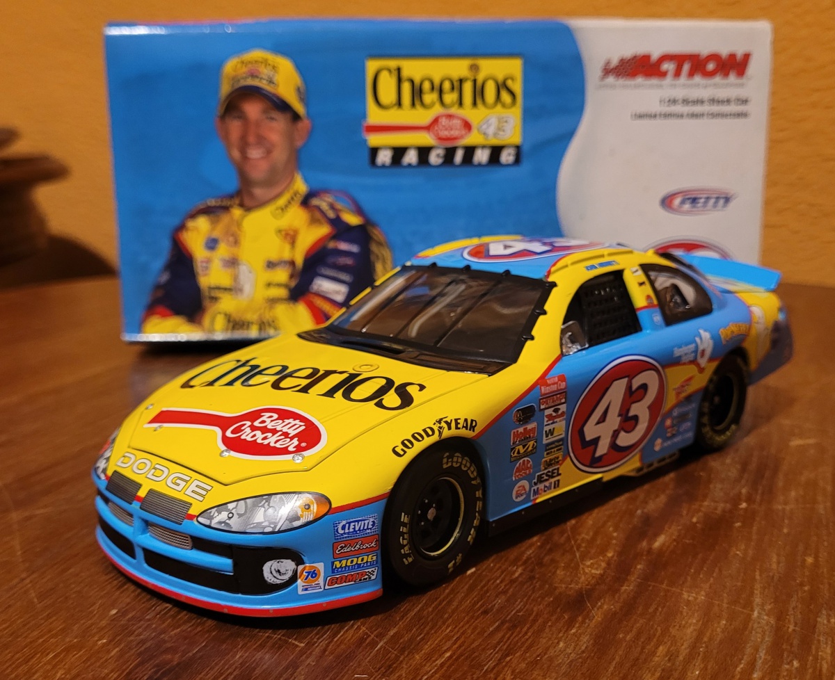 John Andretti #43 Cheerios 2003 Dodge Intrepid 1:24 Nas