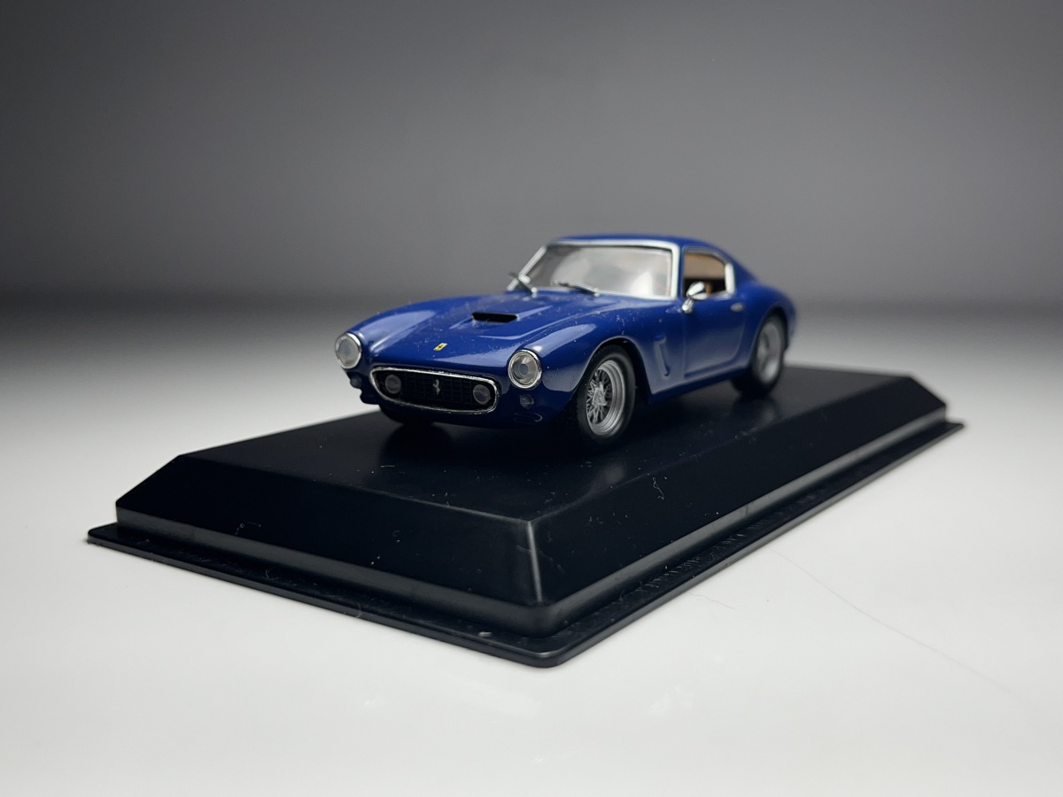 Ferrari 250 GT Berlinetta SWB Azul Escuro - Ixo Escala