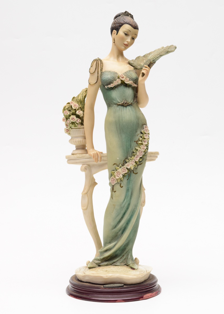 giuseppe armani 2000年　FLORENCE 置物 GIUSEPPE ARMANI - Escultura construida em resina, repre