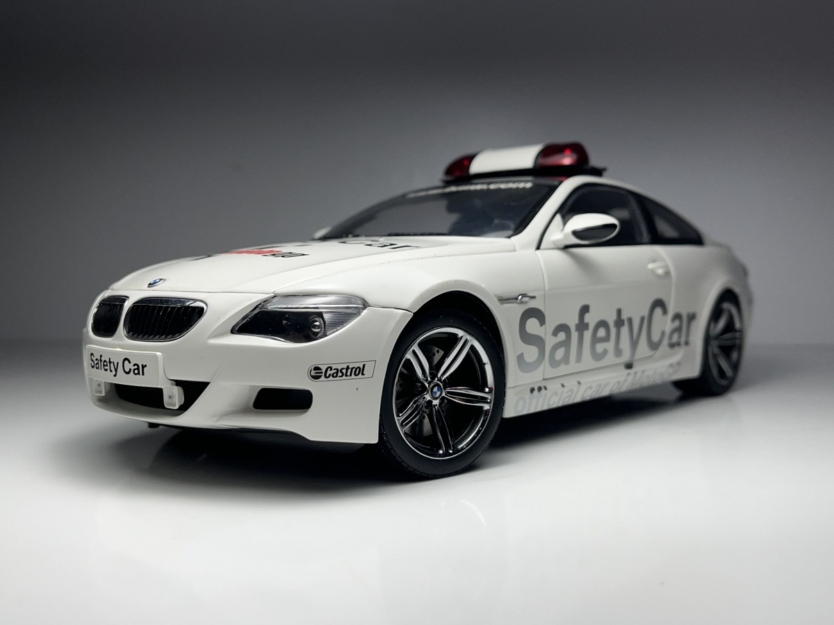  M6 Coupe Alpine White ミニカー 28161199.jpg
