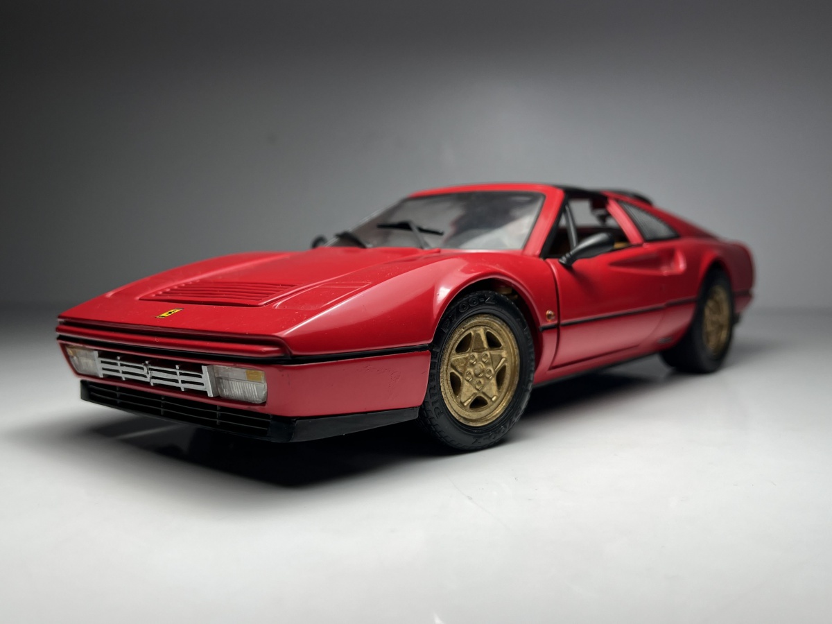 Ferrari 328GTS Vermelho com Roda Dourada - Anson Escala