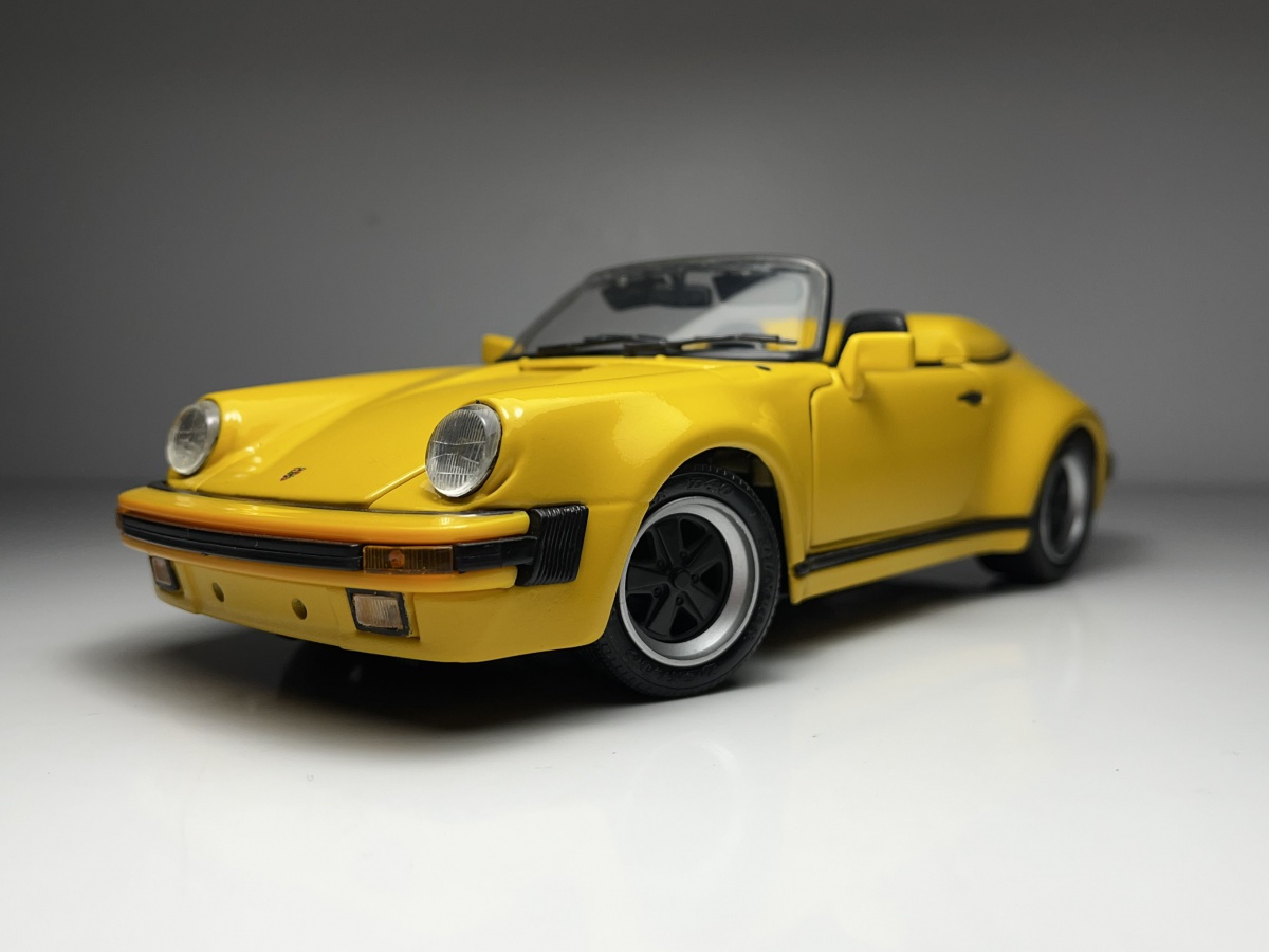 1989 Porsche 911 Speedster Amarelo Conversível - Maisto