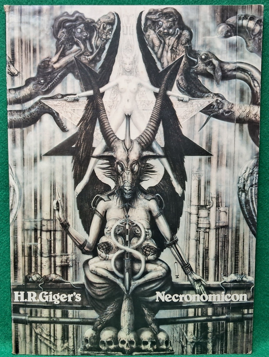 livro H.R. Gigers Necronomicon. Este é o primeiro grand