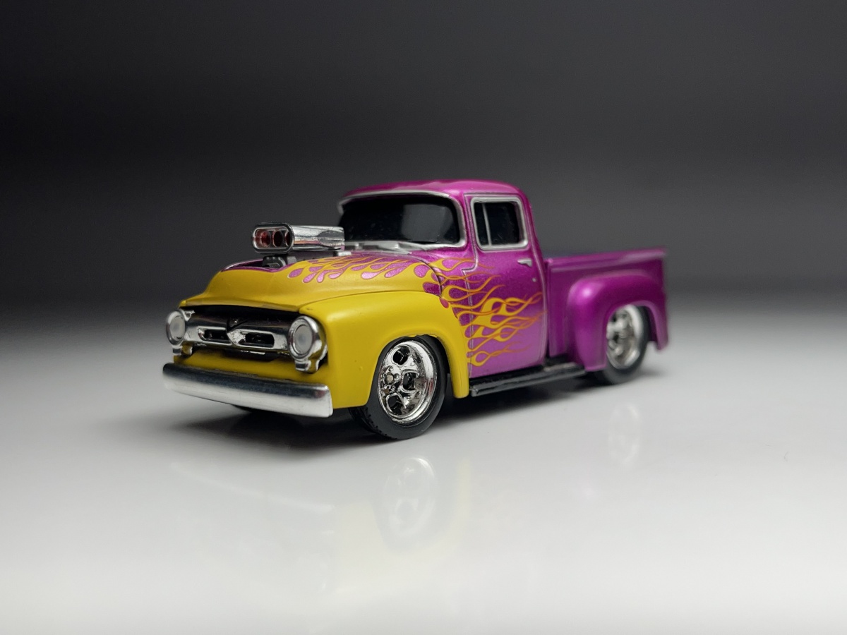 1956 Ford F-100 Roxo com Chamas Custom - M2 Models Esca