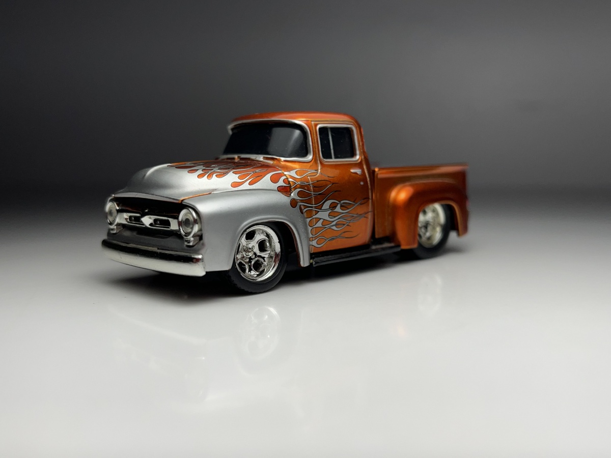 1956 Ford F100 Laranja Metálico e Chama Prata - M2 Mode