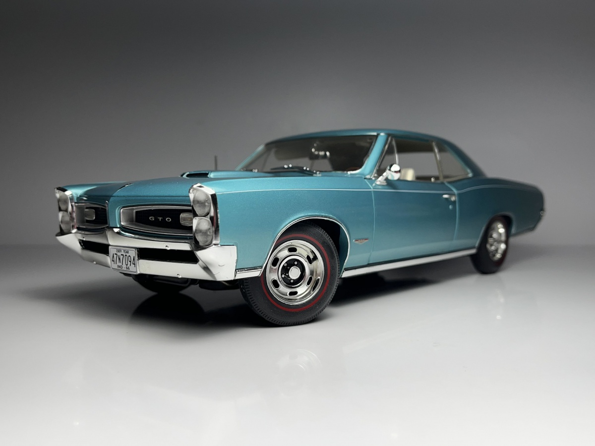 1966 Pontiac GTO Hardtop Azul - Highway 61 Escala 1/18