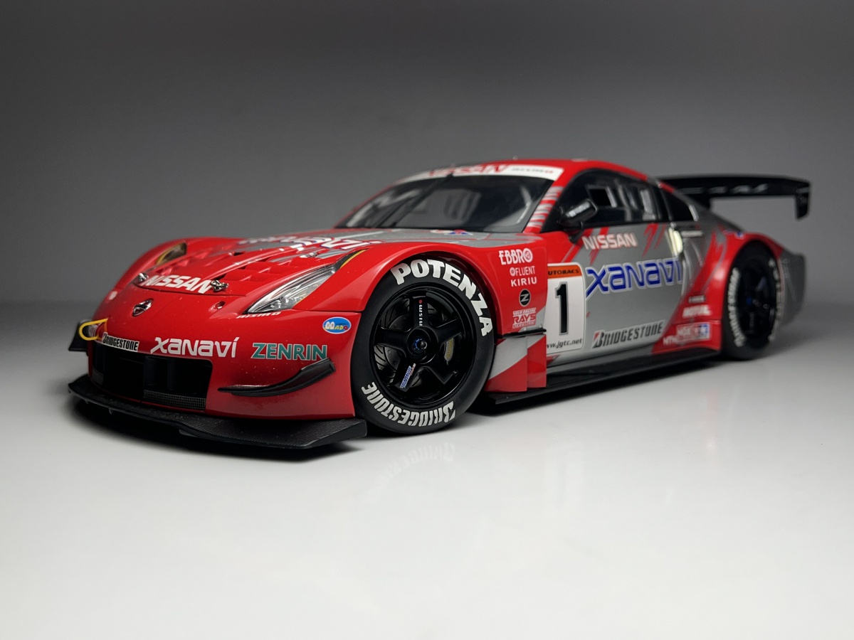 2004 JGTC Xavani Nismo Z #1 Prata e Vermelho - Autoart