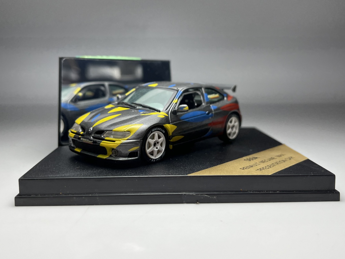 Renault Megane Maxi Presentation Car Cinza e Amarelo -