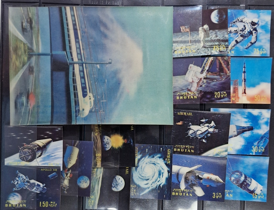 Selos estrangeiros + Cartão Postal em 3D.