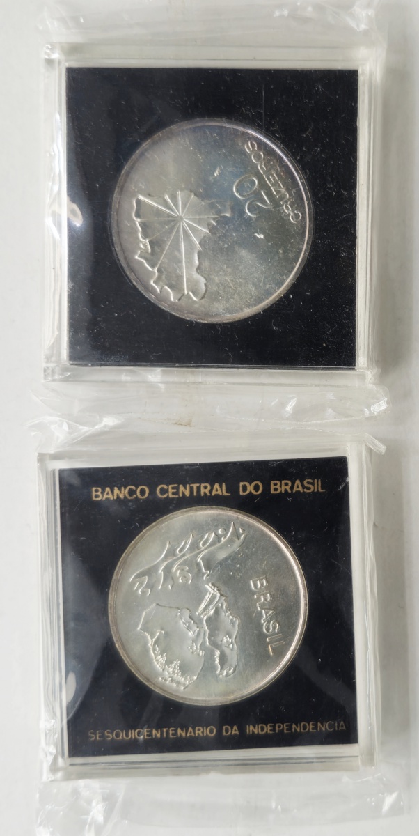 Brasil - lote com duas moedas em prata de 20 cruzeiros em acrílico original no estado FC.
