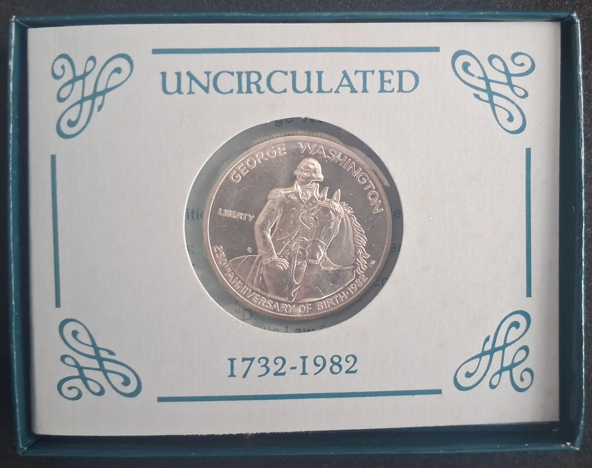 Estojo Estados Unidos com Moeda dólar 1982 - Comemorativa 250º aniversário do nascimento de George Washington - Prata (.900) - 12,5 g - 30,61 mm - Km 208 Fc com Certificado .