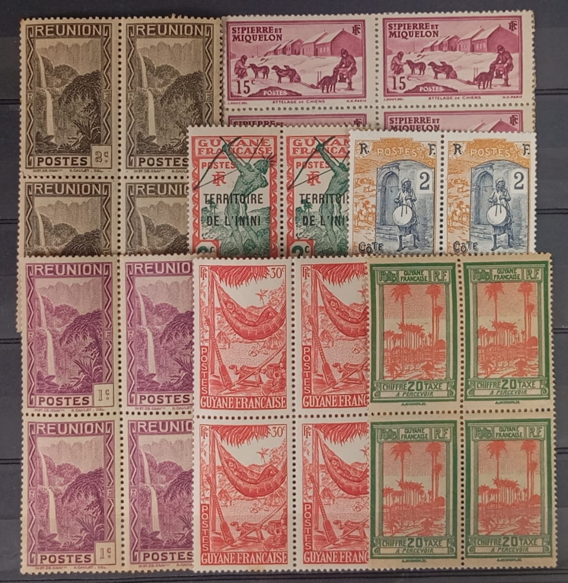 Colônias Francesas - Seleção de 7 quadras antigas, diferentes, de selos das antigas colônias francesas, sem carimbo e com goma.