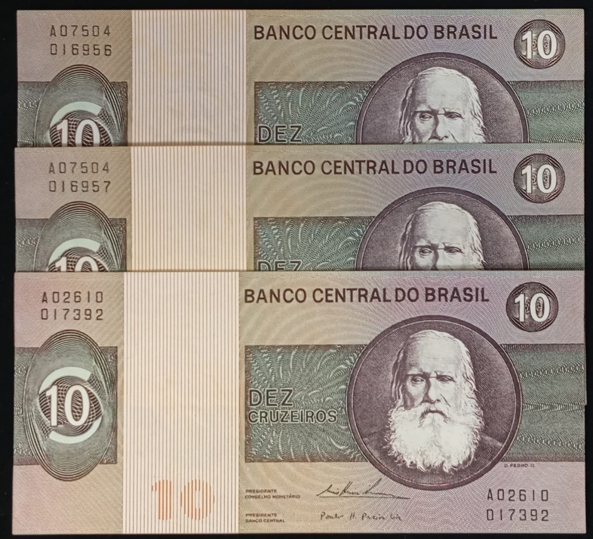 Brasil - Seleção de 3 cédulas no valor de 10 Cruzeiros, Pedro II, série A em ótimo estado de conservação. Mínima marca de dobra central e mínimos pontos de óxido na parte branca. Cédulas nunca circuladas.
