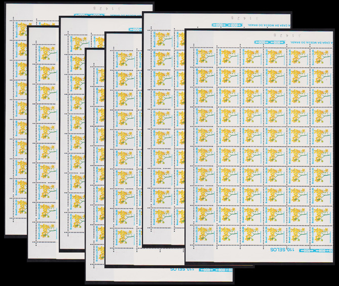 Brasil 1990 - Selo regular no valor de 20 cruzeiros, Flor Fedegoso, seleção de 7 folhas completas de 110 selos cada, todas sem carimbo com goma perfeita! Catálogo RHM 680. Valor de catálogo em R$ 1.540,00!