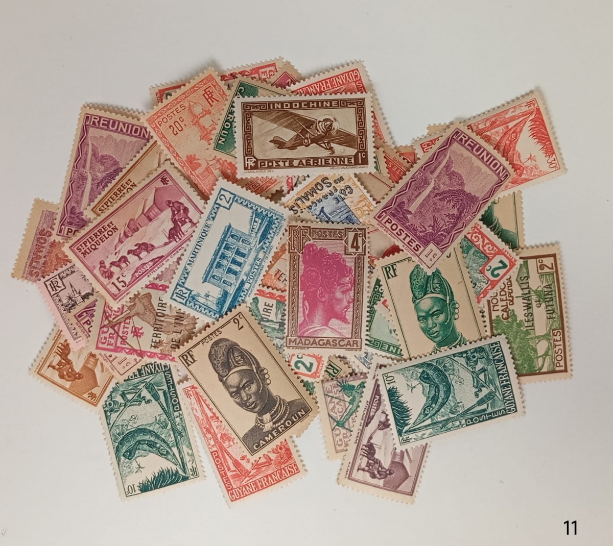 Colônias Francesas - Seleção de 50 selos comemorativos antigos das colônias Francesas, sem carimbo e com goma perfeita com mínimas repetições.