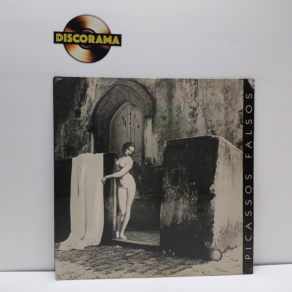 PICASSOS FALSOS  -  PICASSOS FALSOS  -  POSSUI ENCARTE  -  ASPECTO DO DISCO: EXCELENTE  /  ASPECTO DA CAPA: VG+  -  1987  -  LP DISCO DE VINIL (Verifique com atenção as imagens deste lote e entre em contato conosco até ...