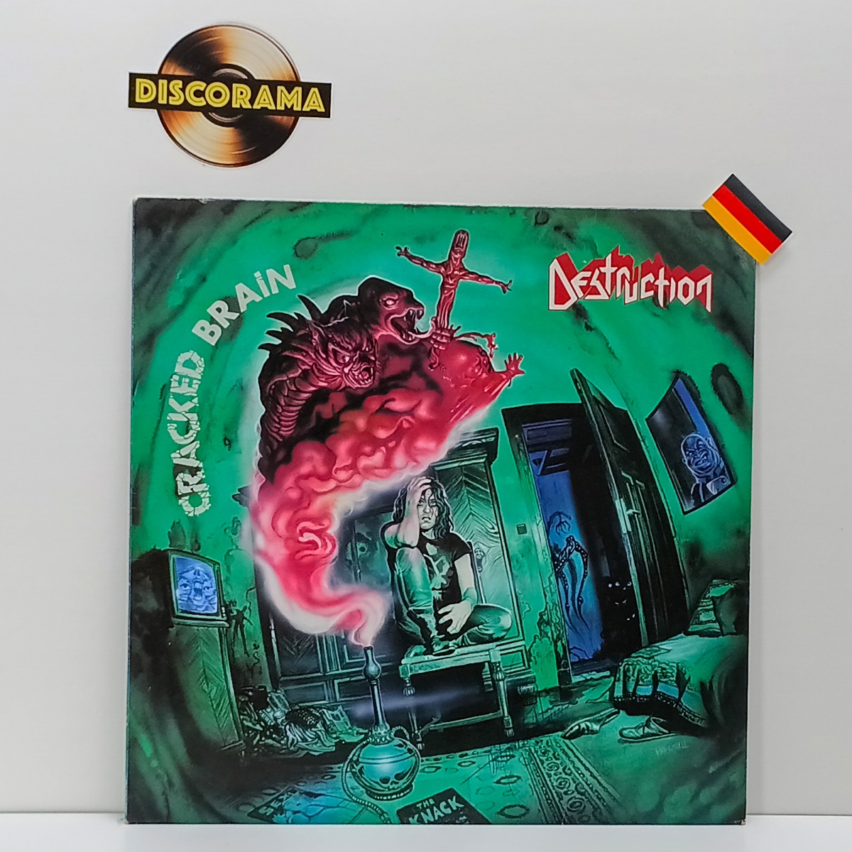 DESTRUCTION  -  CRACKED BRAIN  -  IMPORTADO (ALEMANHA OCIDENTAL)  -  POSSUI ENCARTE  -  ASPECTO DO DISCO: EXCELENTE  /  ASPECTO DA CAPA: VG+/EXCELENTE (POSSUI DISCRETA MARCA DE CANETA NA CAPA)  -  1990  -  LP DISCO DE ...