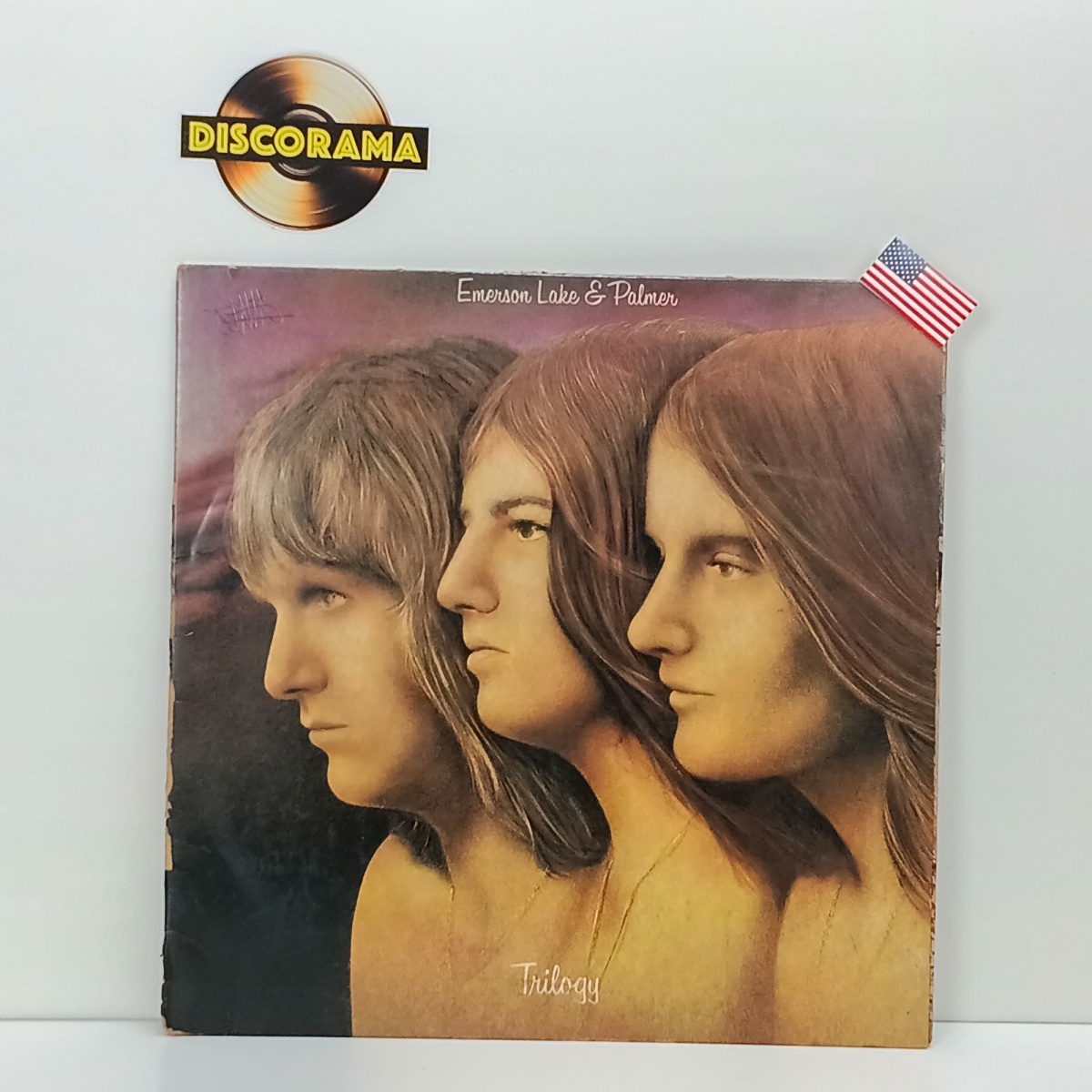 EMERSON, LAKE & PALMER  -  TRILOGY  -  IMPORTADO (EUA)  -  CAPA GATEFOLD  -  ASPECTO DO DISCO: VG+  /  ASPECTO DA CAPA: VG+ (ESCRITO NA CAPA / DESGASTES NAS BORDAS)  -  1972  -  LP DISCO DE VINIL (Verifique com atenção ...