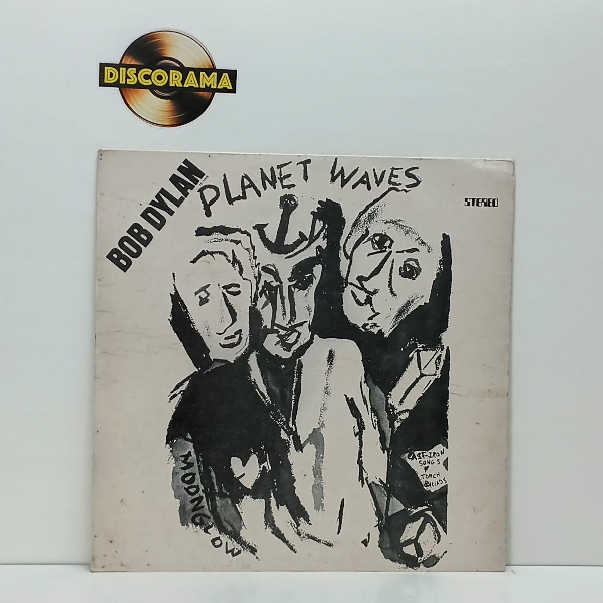BOB DYLAN  -  PLANET WAVES  -  ASPECTO DO DISCO: EXCELENTE  /  ASPECTO DA CAPA: VG+  -  1974  -  LP DISCO DE VINIL (Verifique com atenção as imagens deste lote e entre em contato conosco até um dia útil antes do leilão, ...