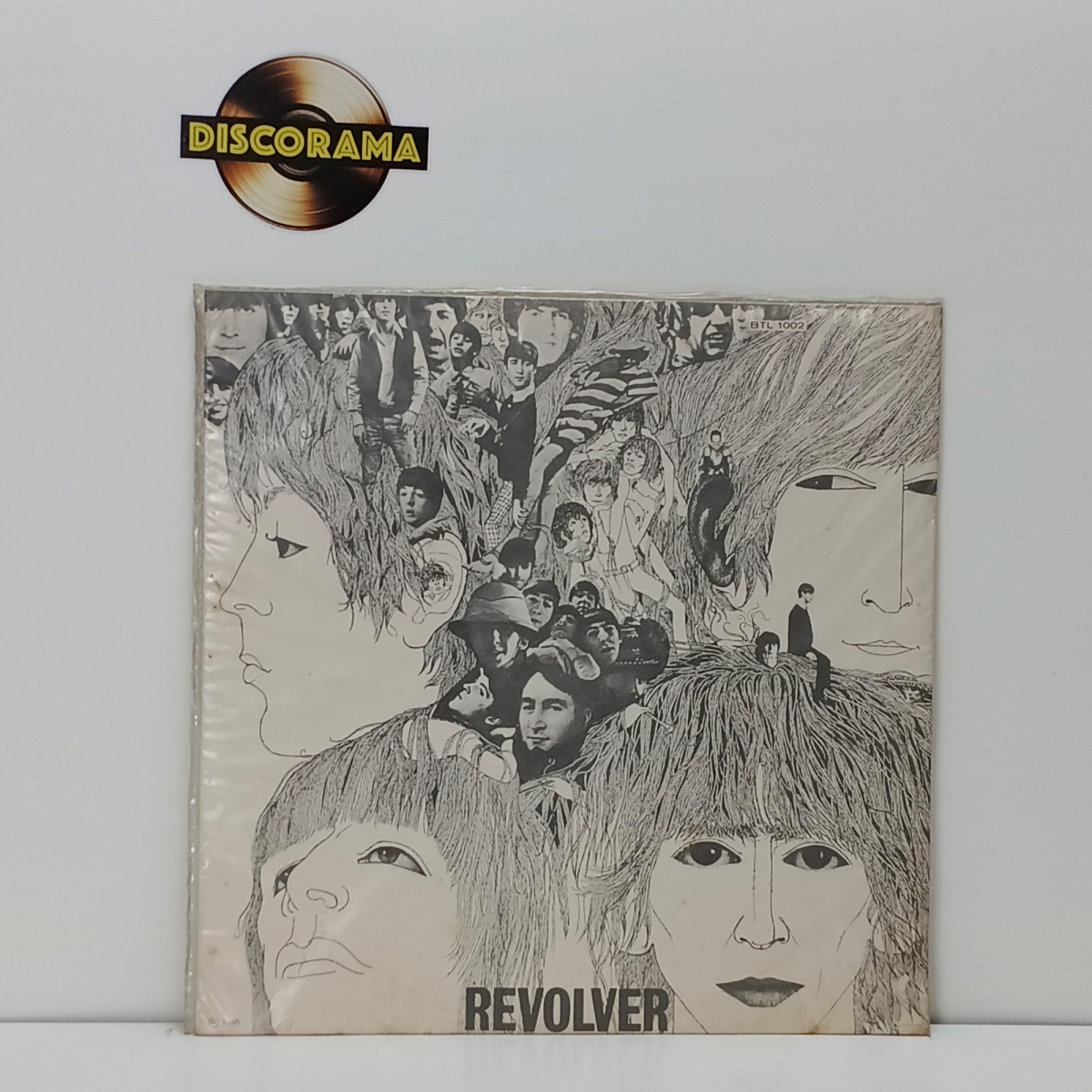 BEATLES, THE  -  REVOLVER - MONO - CAPA SANDUÍCHE  -  ASPECTO DO DISCO: VG+  /  ASPECTO DA CAPA: VG+/EXCELENTE  -  1966  -  LP DISCO DE VINIL (Verifique com atenção as imagens deste lote e entre em contato conosco até ...