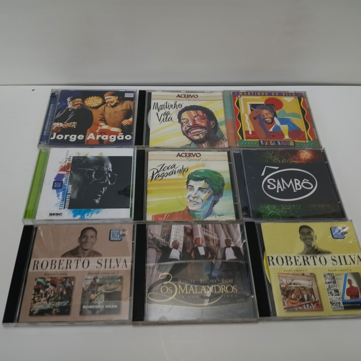 LOTE COM 10 CDS DE SAMBA, INCLUINDO ZECA PAGODINHO, JORGE ARAGÃO, MARTINHO DA VILA, ENTRE OUTROS  -  CDS COMPACT DISCS (Verifique com atenção as imagens deste lote e entre em contato conosco até um dia útil antes do ...