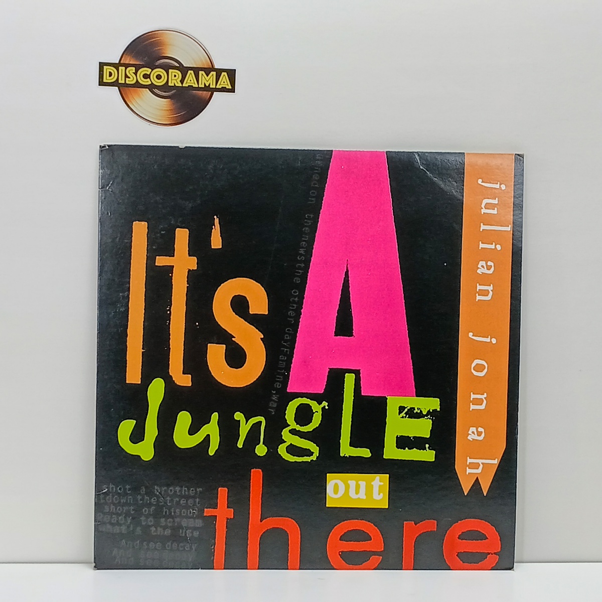 JULIAN JONAH  -  IT`S A JUNGLE OUT THERE / JUST A LOVE THING - SINGLE  -  IMPORTADO (EUA)  -  ASPECTO DO DISCO: EXCELENTE  /  ASPECTO DA CAPA: EXCELENTE  -  1990  -  LP DISCO DE VINIL (Verifique com atenção as imagens ...