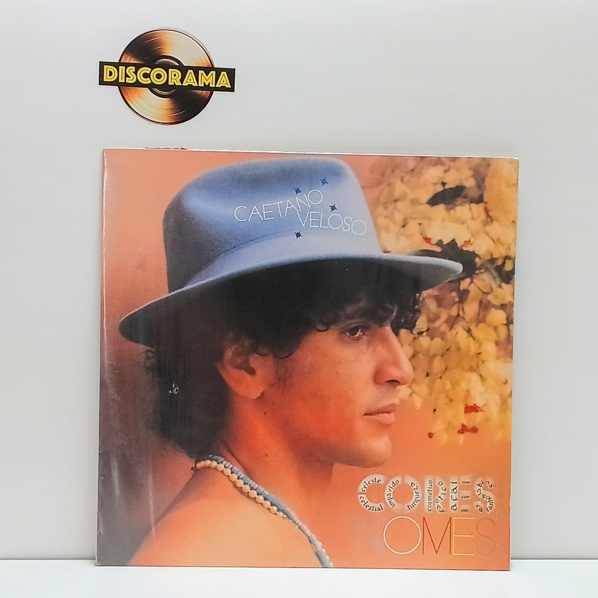 CAETANO VELOSO  -  CORES, NOMES  -  ASPECTO DO DISCO: EXCELENTE  /  ASPECTO DA CAPA: EXCELENTE  -  1982  -  LP DISCO DE VINIL (Verifique com atenção as imagens deste lote e entre em contato conosco até um dia útil antes ...
